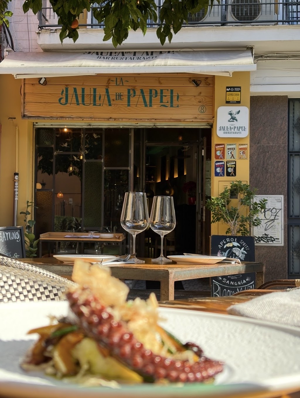 La Jaula de Papel — entrance on Calle Angostillo, Sevilla
